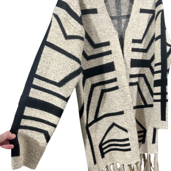 Nema Avenue Warm Open Sweater Shawl - Cozy & Chic 🧣  size Large/XLarge - Picture 2 of 2